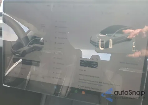 2025 Tesla Model 3 z USA, uszkodzony, nr VIN 5YJ3E1ET9SF074139